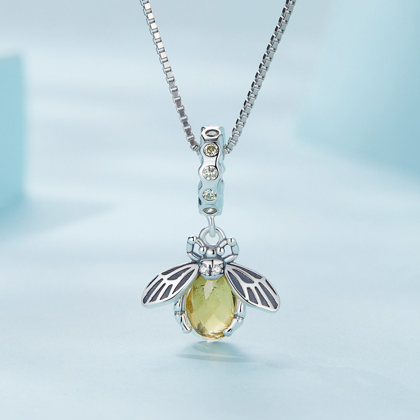 Collana "Bee"